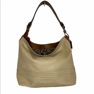 Coach Shoulder Purse all Leather in Buttery Beige
